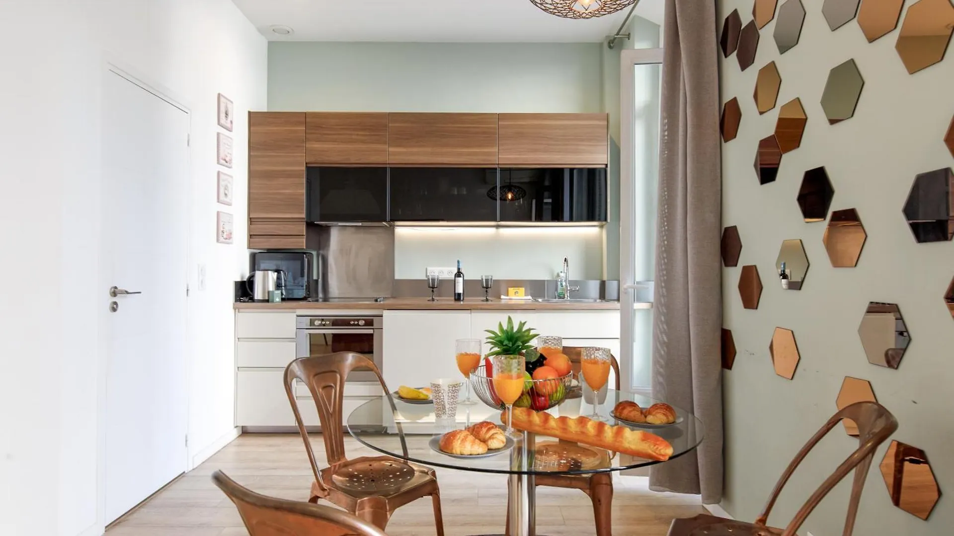 Nasturtium Yourhosthelper Cannes Apartment