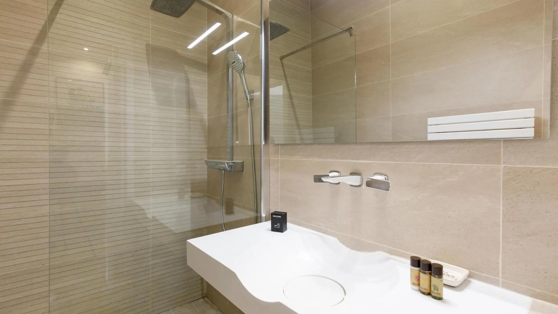 Apartment Nasturtium Yourhosthelper Cannes France